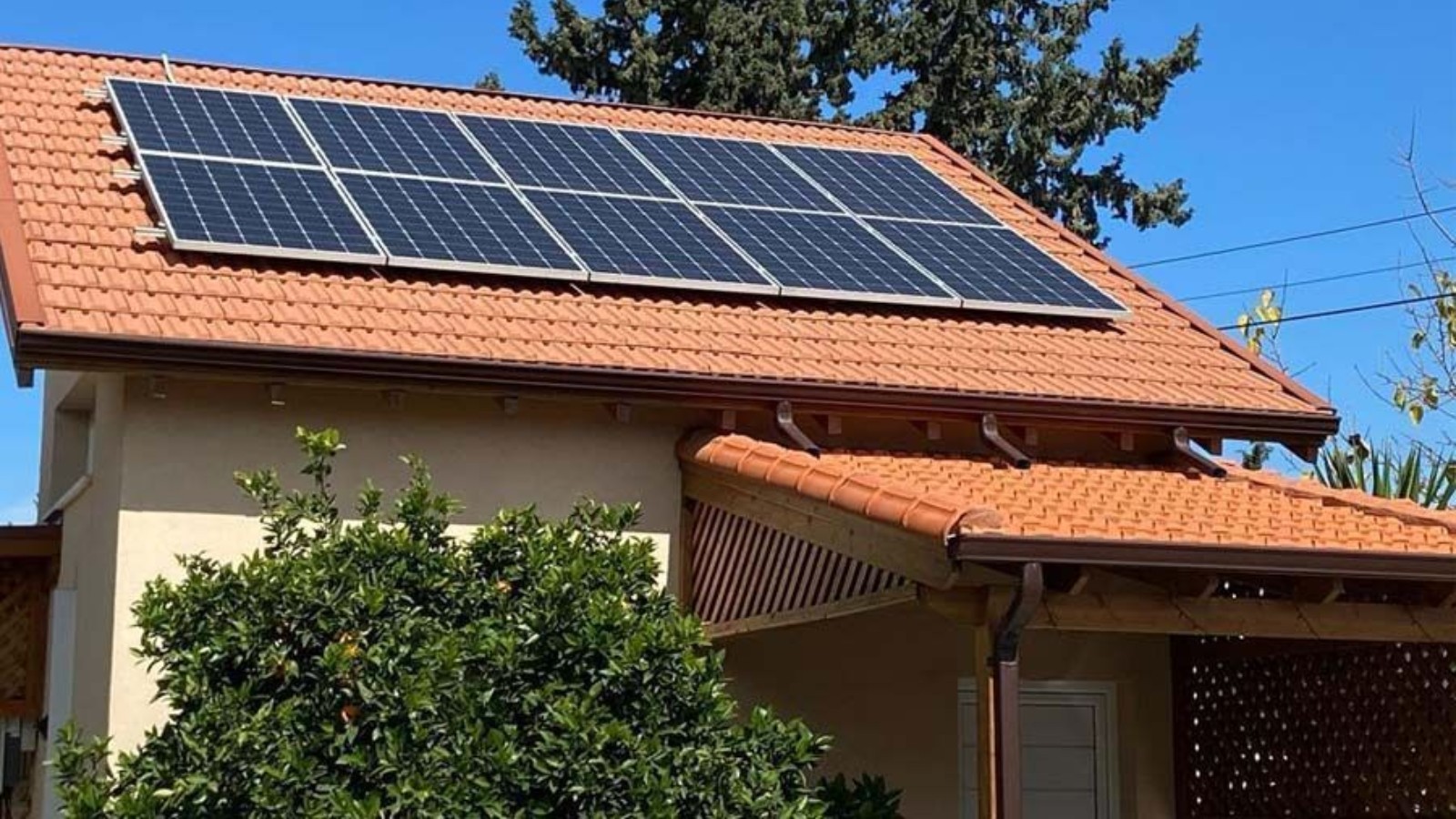 Προχωρά ο σχεδιασμός για φωτοβολταϊκά πάνελ στην ταράτσα της πολυκατοικίας